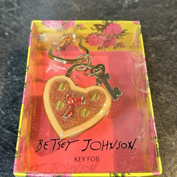 Vtg Betsey Johnson Y2K‎ Pink Glitter Enamel Heart Lock Gold Tone Key Fob NEW - Picture 2 of 9